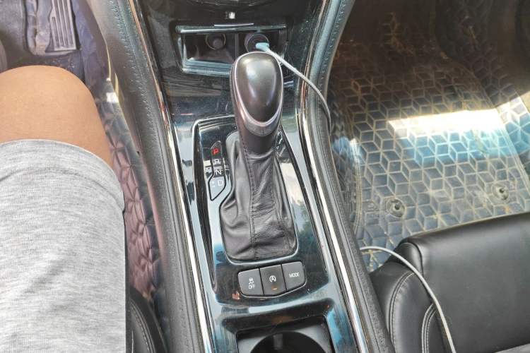Used Cadillac ATS-L 2017 28T Tech Edition Gear Lever