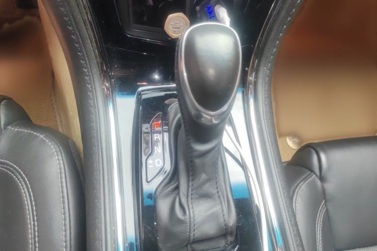 Used Cadillac ATS-L 2017 28T Fashion Edition Gear Lever