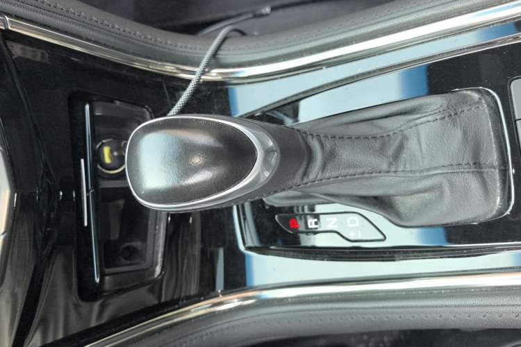 Used Cadillac ATS-L 2017 28T Tech Edition Gear Lever