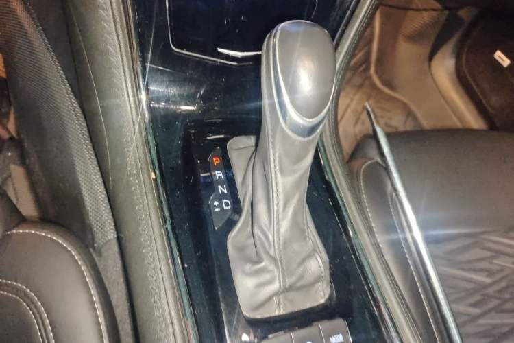 Used Cadillac ATS-L 2017 28T Tech Edition Gear Lever