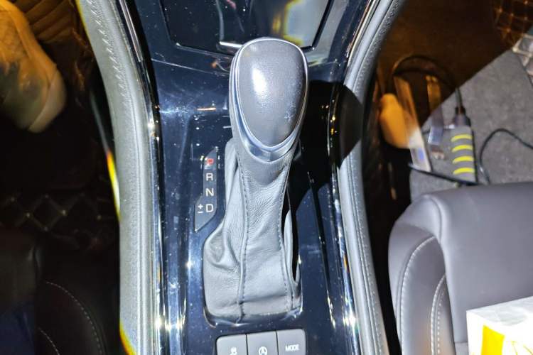 Used Cadillac ATS-L 2017 28T Tech Edition Gear Lever
