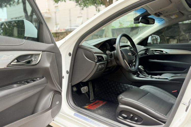 Used Cadillac ATS-L 2017 28T Fashion Edition Interior 3