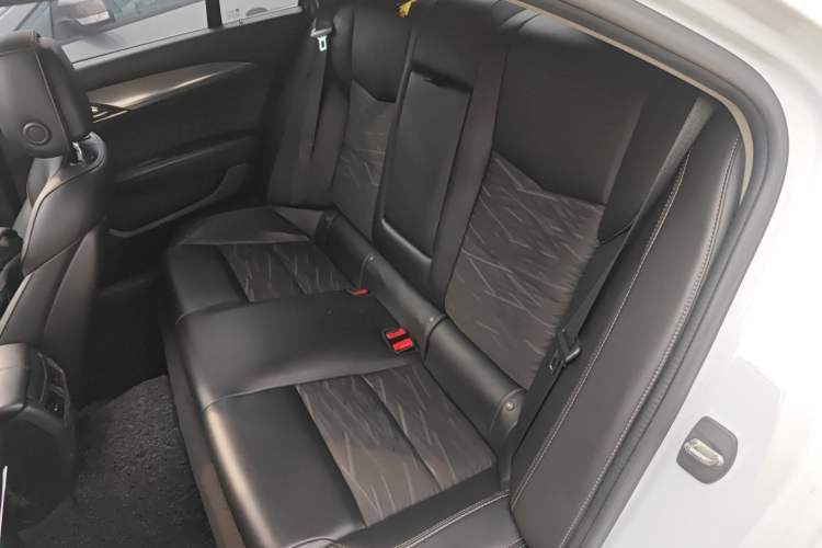 Used Cadillac ATS-L 2017 28T Tech Edition Interior 4