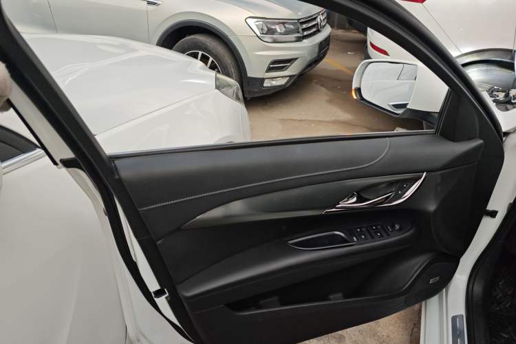Used Cadillac ATS-L 2017 28T Tech Edition Interior 4