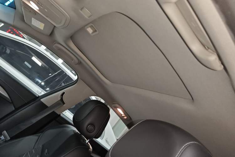 Used Cadillac ATS-L 2017 28T Tech Edition Interior 4
