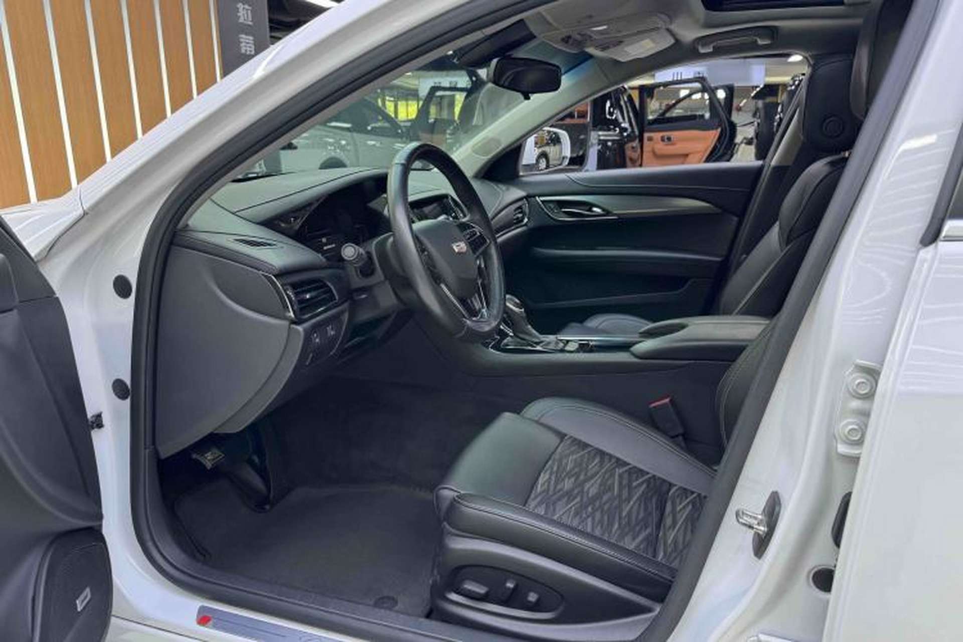 Used Cadillac ATS-L 2017 28T Tech Edition Interior 4