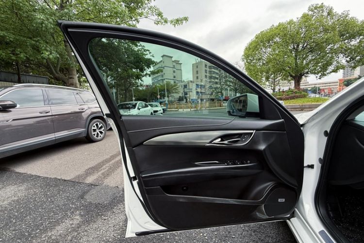 Used Cadillac ATS-L 2017 28T Tech Edition Interior 9