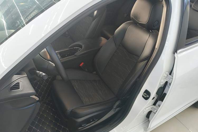 Used Cadillac ATS-L 2017 28T Tech Edition Left Front Seat