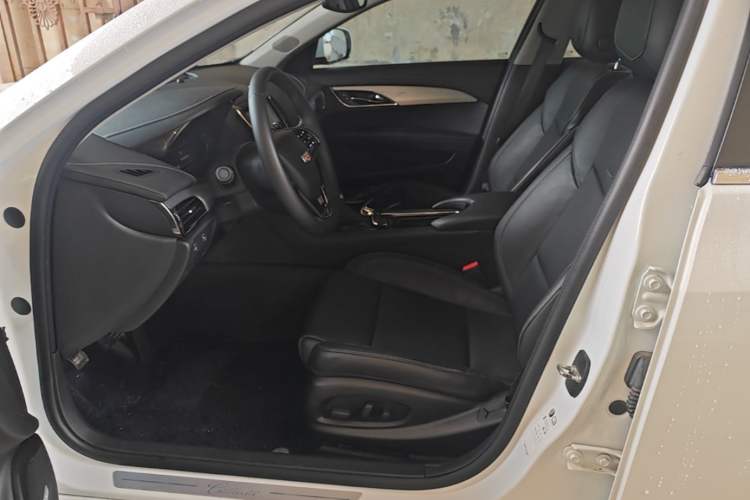 Used Cadillac ATS-L 2017 28T Fashion Edition Left Front Seat