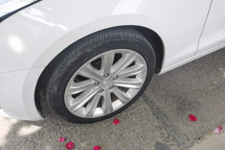 Used Cadillac ATS-L 2017 28T Tech Edition Left Front Wheel Hub