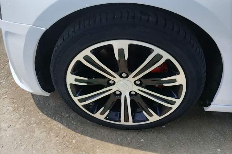 Used Cadillac ATS-L 2017 28T Tech Edition Left Front Wheel Hub