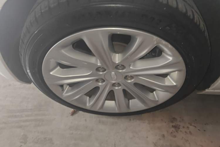 Used Cadillac ATS-L 2017 28T Tech Edition Left Front Wheel Hub