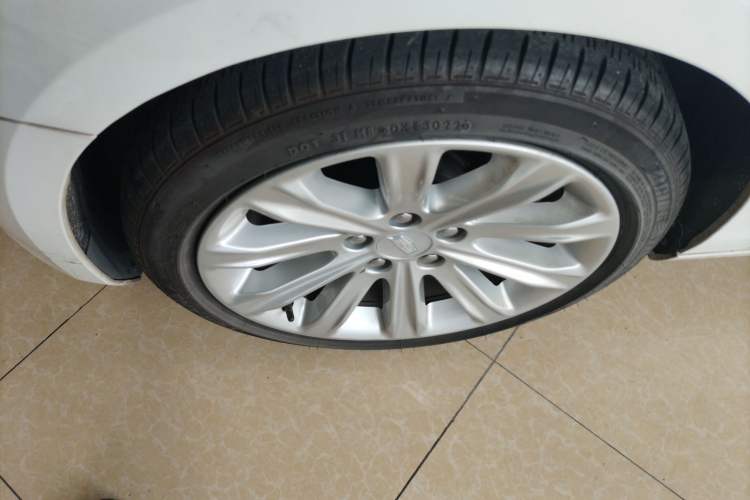 Used Cadillac ATS-L 2017 28T Tech Edition Left Front Wheel Hub