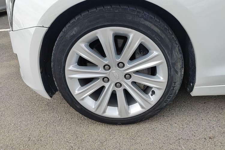 Used Cadillac ATS-L 2017 28T Tech Edition Left Front Wheel Hub