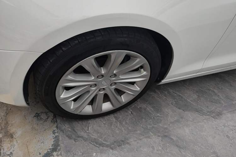 Used Cadillac ATS-L 2017 28T Tech Edition Left Front Wheel Hub