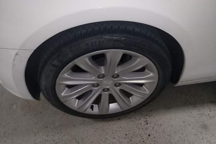 Used Cadillac ATS-L 2017 28T Tech Edition Left Front Wheel Hub