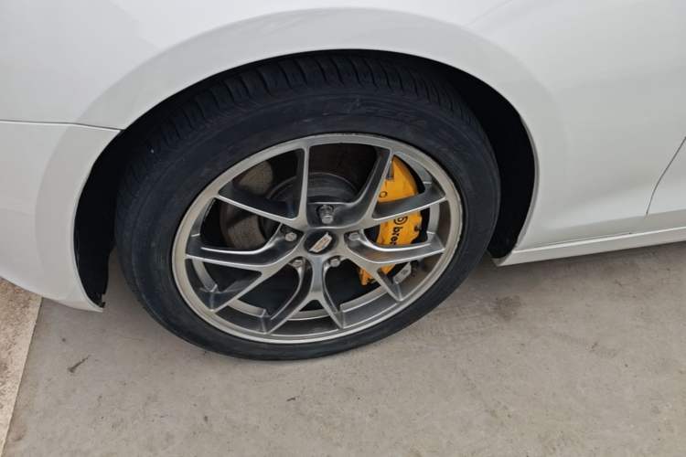 Used Cadillac ATS-L 2017 28T Tech Edition Left Front Wheel Hub