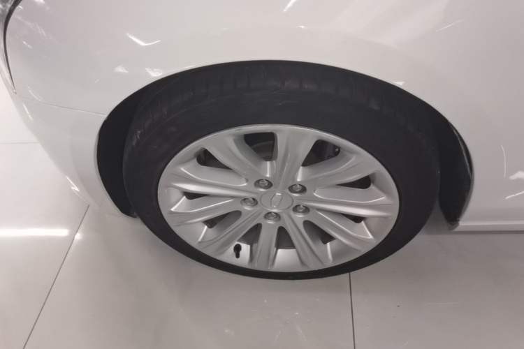 Used Cadillac ATS-L 2017 28T Tech Edition Left Front Wheel Hub