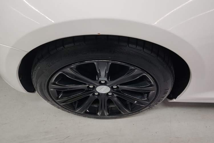 Used Cadillac ATS-L 2017 28T Tech Edition Left Front Wheel Hub