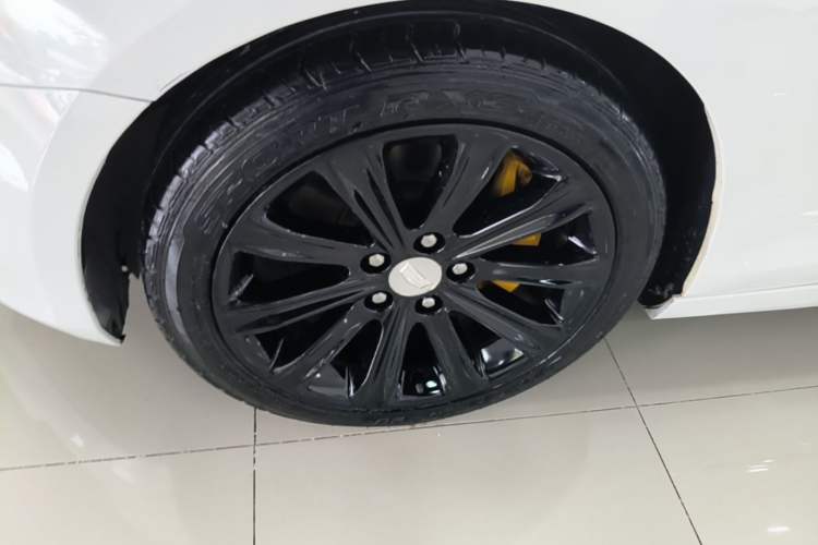 Used Cadillac ATS-L 2017 28T Tech Edition Left Front Wheel Hub