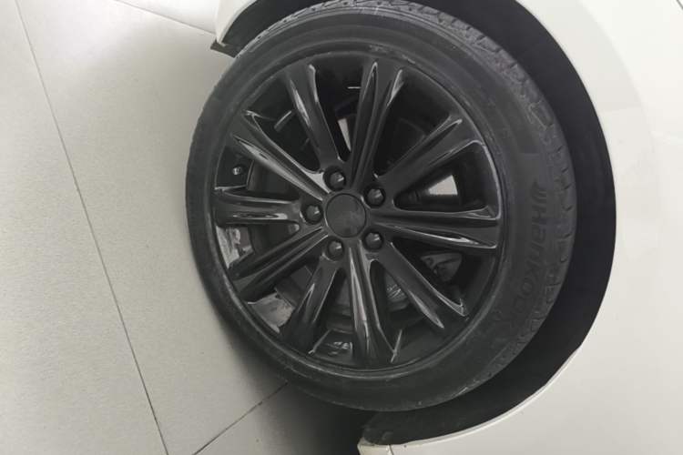 Used Cadillac ATS-L 2017 28T Tech Edition Left Front Wheel Hub