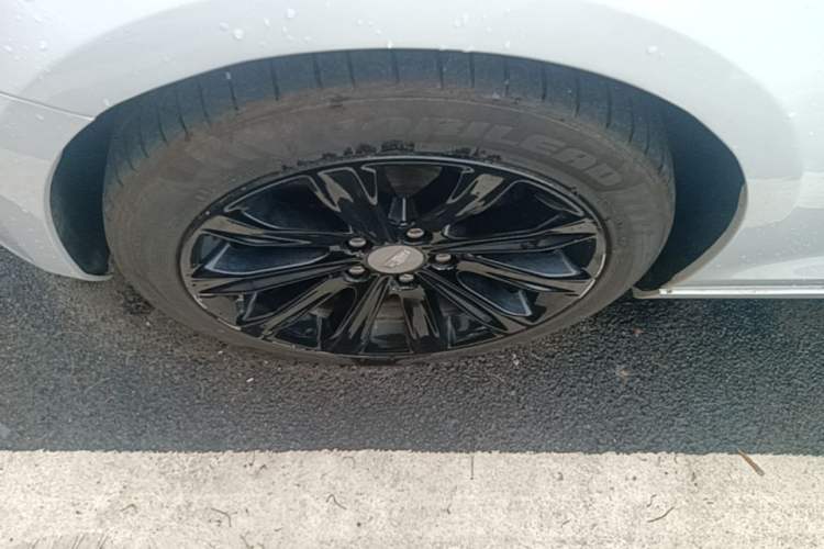 Used Cadillac ATS-L 2017 28T Tech Edition Left Front Wheel Hub