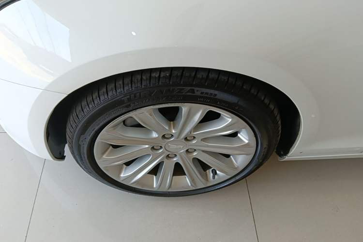 Used Cadillac ATS-L 2017 28T Tech Edition Left Front Wheel Hub