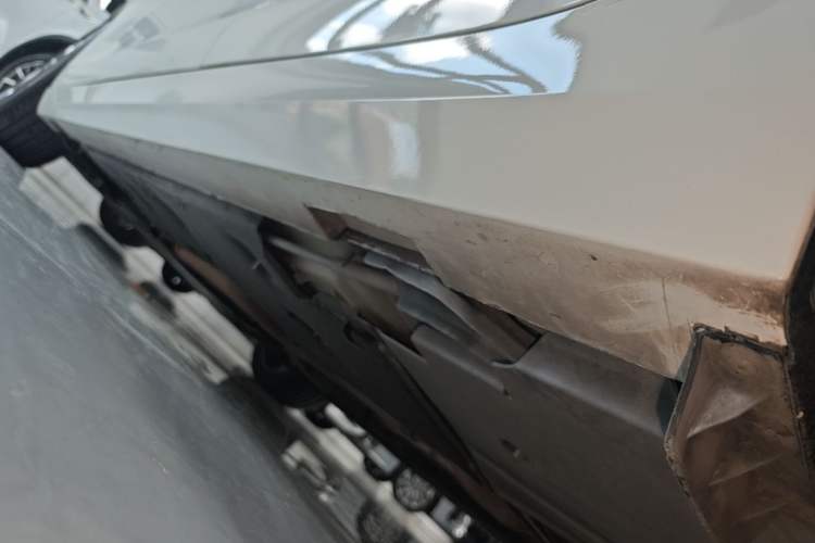 Used Cadillac ATS-L 2017 28T Tech Edition Left Side Sill