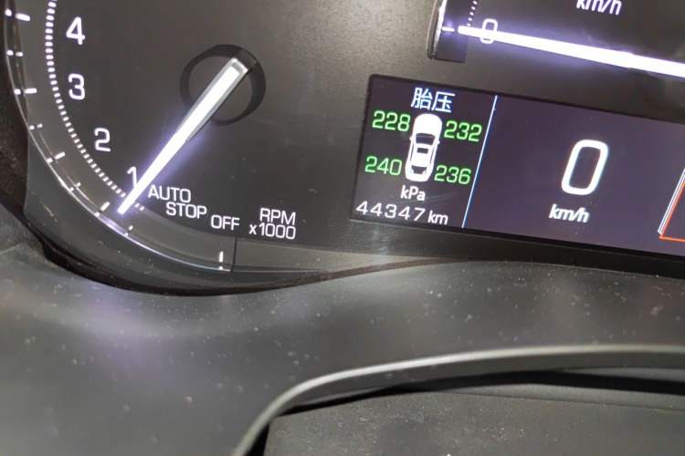 Used Cadillac ATS-L 2017 28T Fashion Edition Odometer Close Up