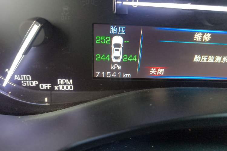 Used Cadillac ATS-L 2017 28T Fashion Edition Odometer Close Up