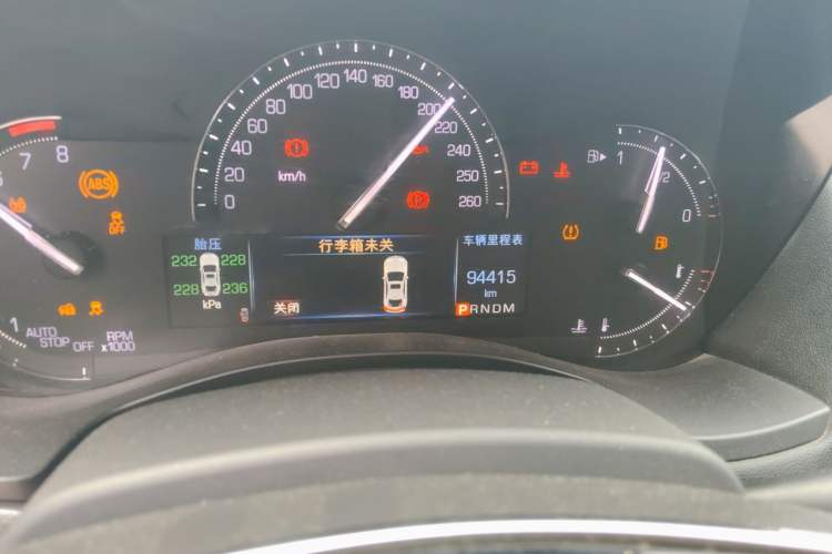 Used Cadillac ATS-L 2017 28T Tech Edition Odometer Close Up