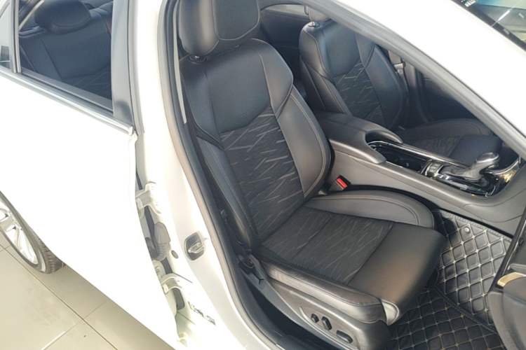Used Cadillac ATS-L 2017 28T Tech Edition Right Front Seat