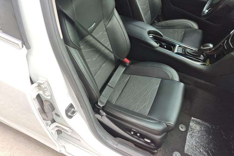 Used Cadillac ATS-L 2017 28T Tech Edition Right Front Seat