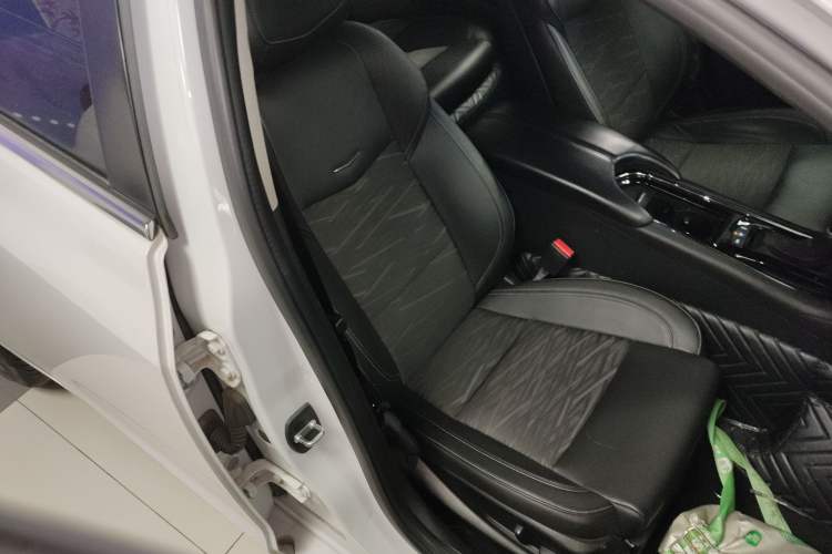 Used Cadillac ATS-L 2017 28T Tech Edition Right Front Seat