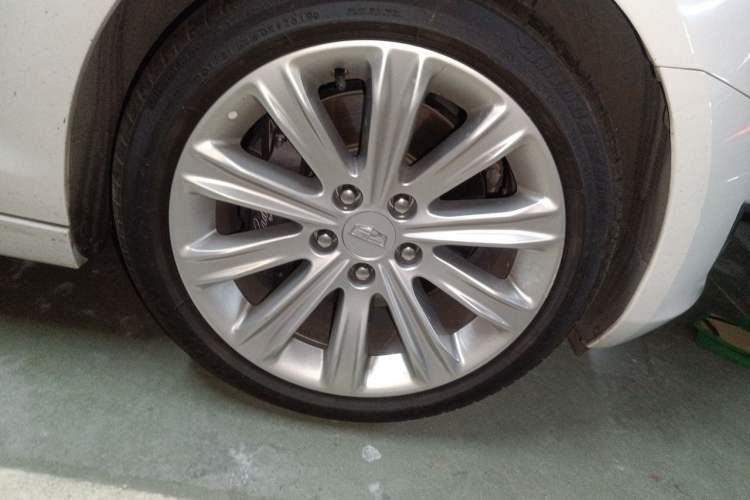 Used Cadillac ATS-L 2017 28T Fashion Edition Right Front Wheel Hub