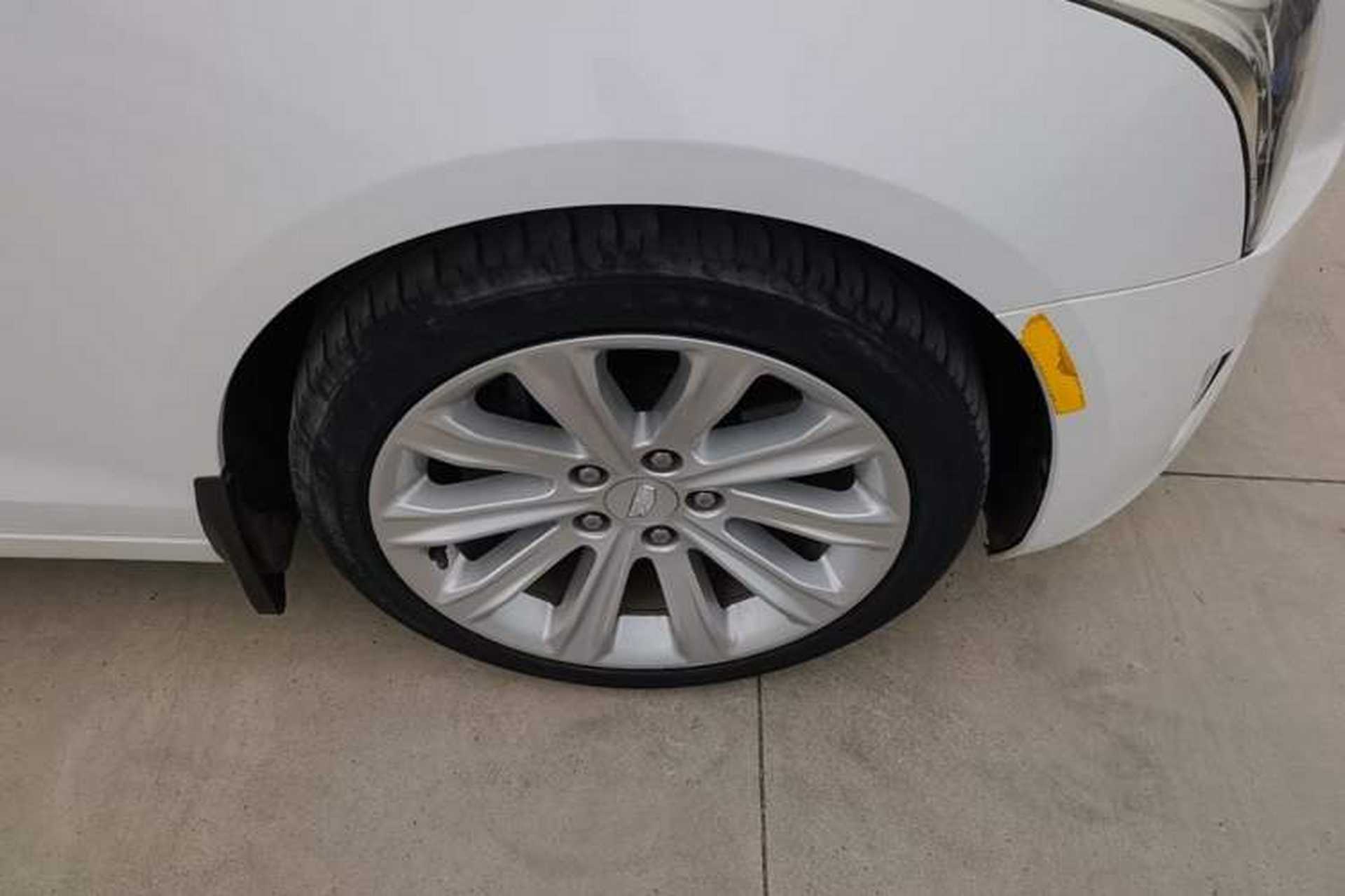 Used Cadillac ATS-L 2017 28T Tech Edition Right Front Wheel Hub