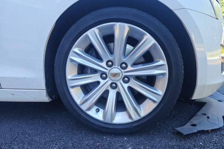 Used Cadillac ATS-L 2017 28T Tech Edition Right Front Wheel Hub