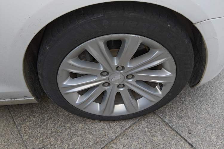 Used Cadillac ATS-L 2017 28T Tech Edition Right Front Wheel Hub