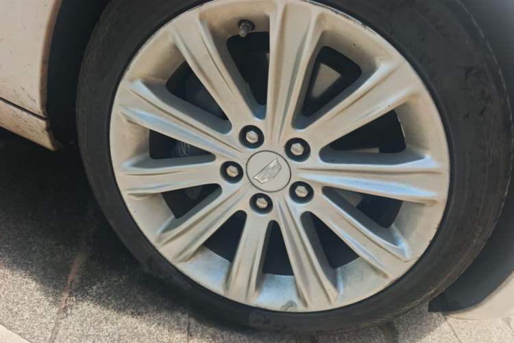 Used Cadillac ATS-L 2017 28T Tech Edition Right Front Wheel Hub
