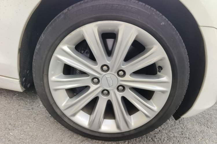 Used Cadillac ATS-L 2017 28T Tech Edition Right Front Wheel Hub