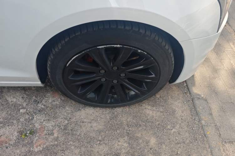 Used Cadillac ATS-L 2017 28T Tech Edition Right Front Wheel Hub