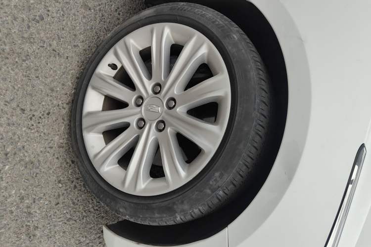 Used Cadillac ATS-L 2017 28T Tech Edition Right Front Wheel Hub