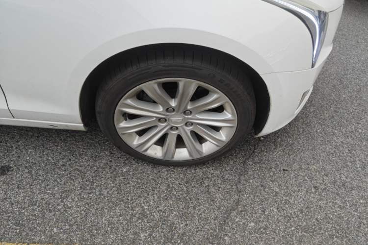 Used Cadillac ATS-L 2017 28T Tech Edition Right Front Wheel Hub