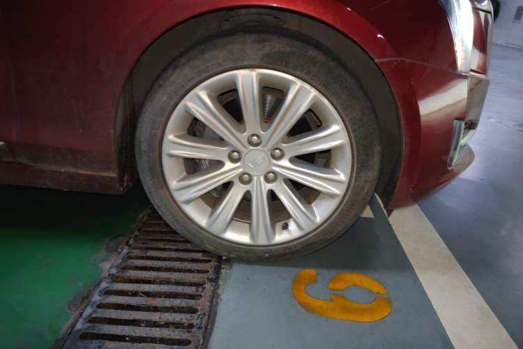 Used Cadillac ATS-L 2017 28T Fashion Edition Right Front Wheel Hub