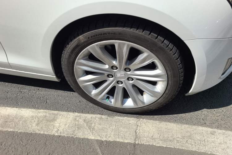 Used Cadillac ATS-L 2017 28T Tech Edition Right Front Wheel Hub