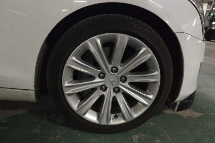 Used Cadillac ATS-L 2017 28T Fashion Edition Right Front Wheel Hub