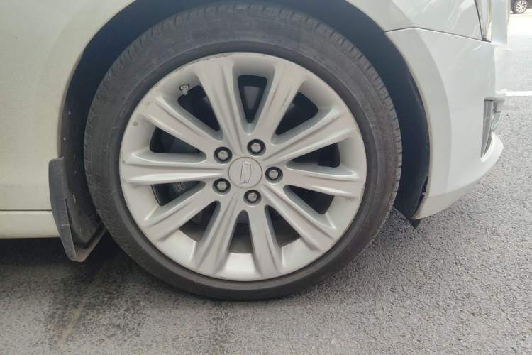 Used Cadillac ATS-L 2017 28T Fashion Edition Right Front Wheel Hub