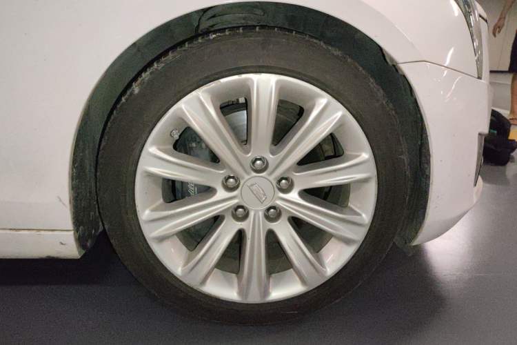 Used Cadillac ATS-L 2017 28T Fashion Edition Right Front Wheel Hub