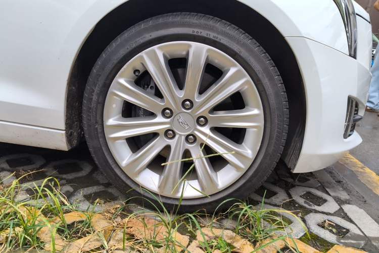 Used Cadillac ATS-L 2017 28T Tech Edition Right Front Wheel Hub