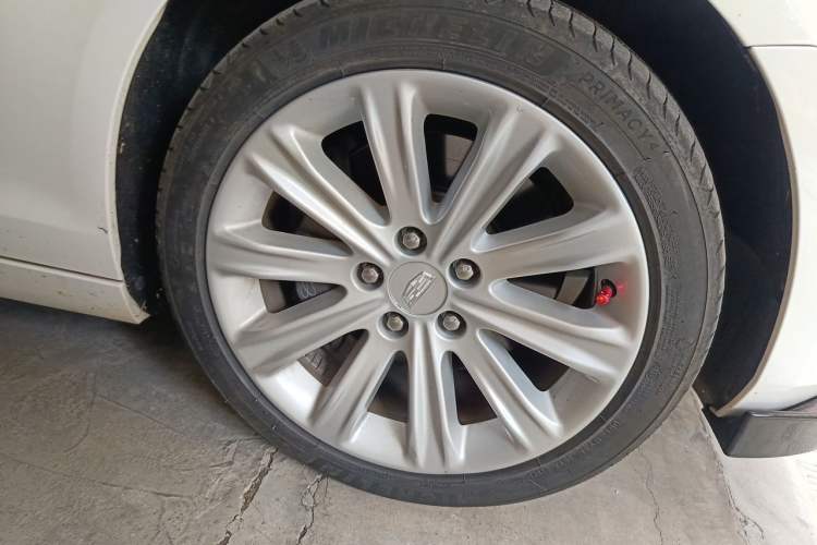 Used Cadillac ATS-L 2017 28T Tech Edition Right Front Wheel Hub